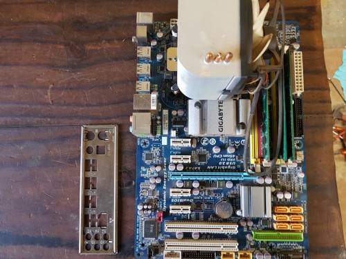 Motherboard Gigabyte + CPU Q9400+ Memory 6Gb