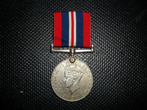 39/45 WAR MEDAL - 176000 L.C.J. LOUW