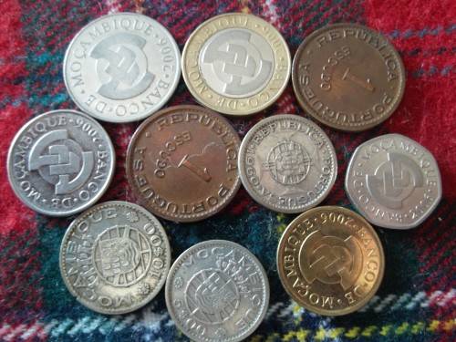 LOT OF 10 X MOZAMBIQUE COINS - DIFFERENT ERAS - CIRCULATED