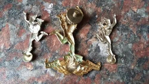 SADF - SA SIGNALS CORPS CAP AND COLLAR BADGE SET - PINS /SCREWS INTACT