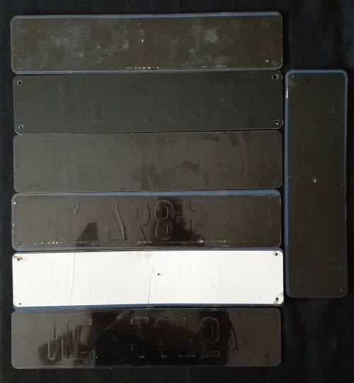 OLD VEHICLE NUMBER PLATE LOT (EX PUB DECOR)
