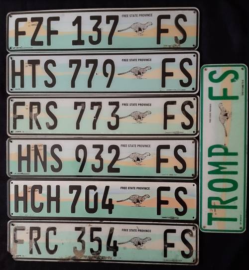 OLD VEHICLE NUMBER PLATE LOT (EX PUB DECOR)