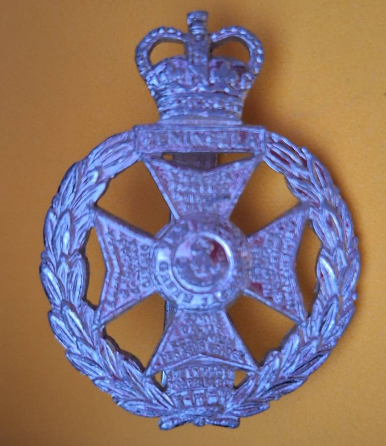 BRITAIN - KINGS ROYAL RIFLES (ANODISED) CAP BADGE - SLIDER INTACT