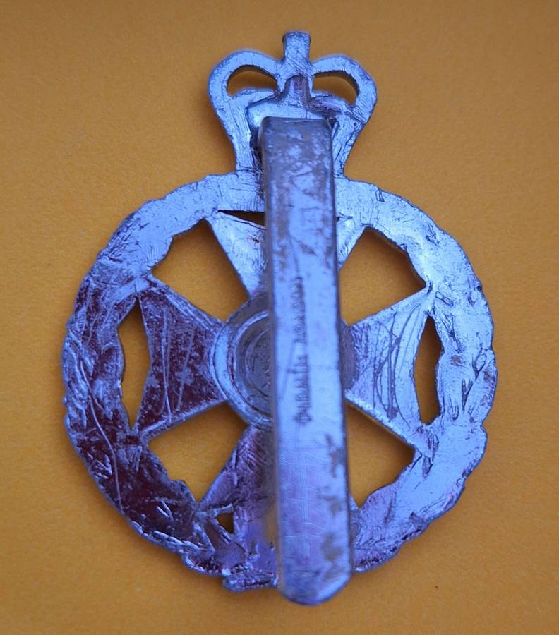 BRITAIN - KINGS ROYAL RIFLES (ANODISED) CAP BADGE - SLIDER INTACT