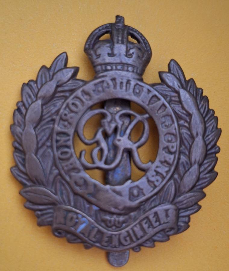 WW2 ERA - ROYAL ENGINEERS CAP BADGE - SLIDER INTACT (SLIGHTLY WORN DOWN