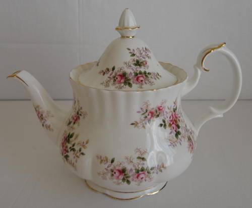 Royal Albert Large Lavender Rose Tea Pot And Lid ( Factory Second )