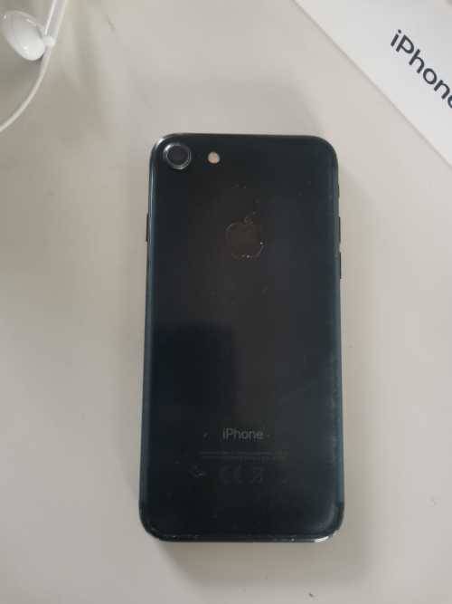 IPhone 7 (cracked front glass)