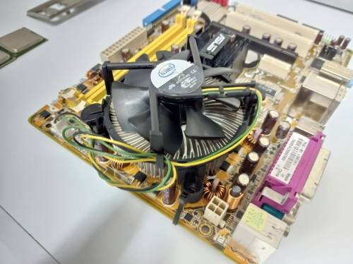 ASUS P5GC-MX motherboard + Intel Celeron 3.06Ghz CPU + 2 extra CPUs