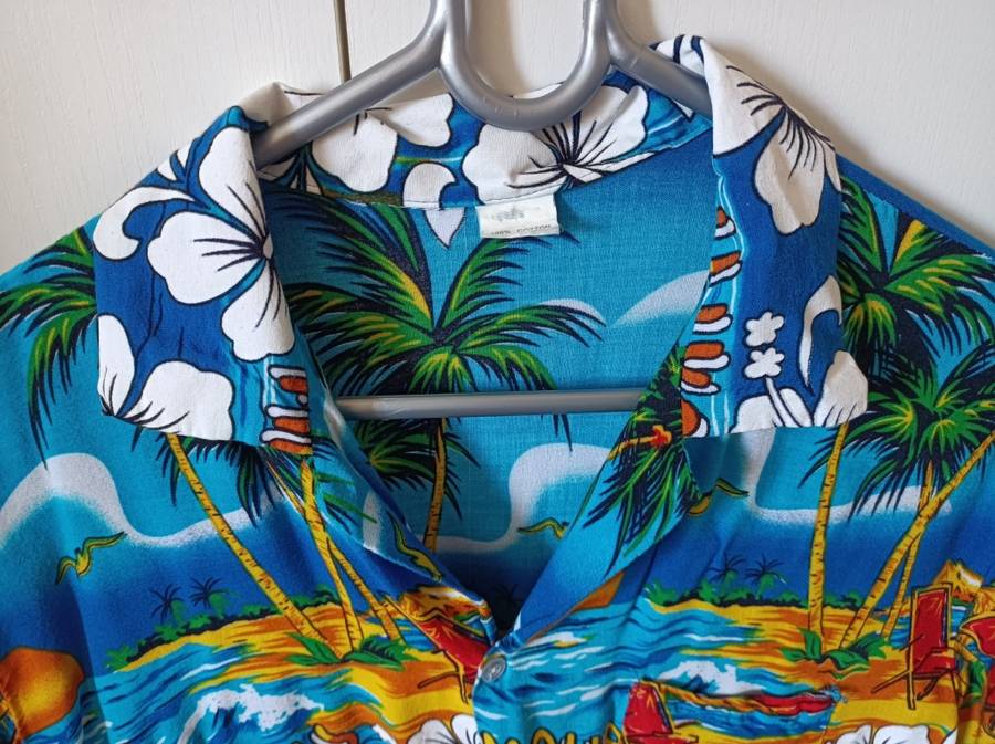 Beach shirt from Mauritius 100% cotton - very load styling