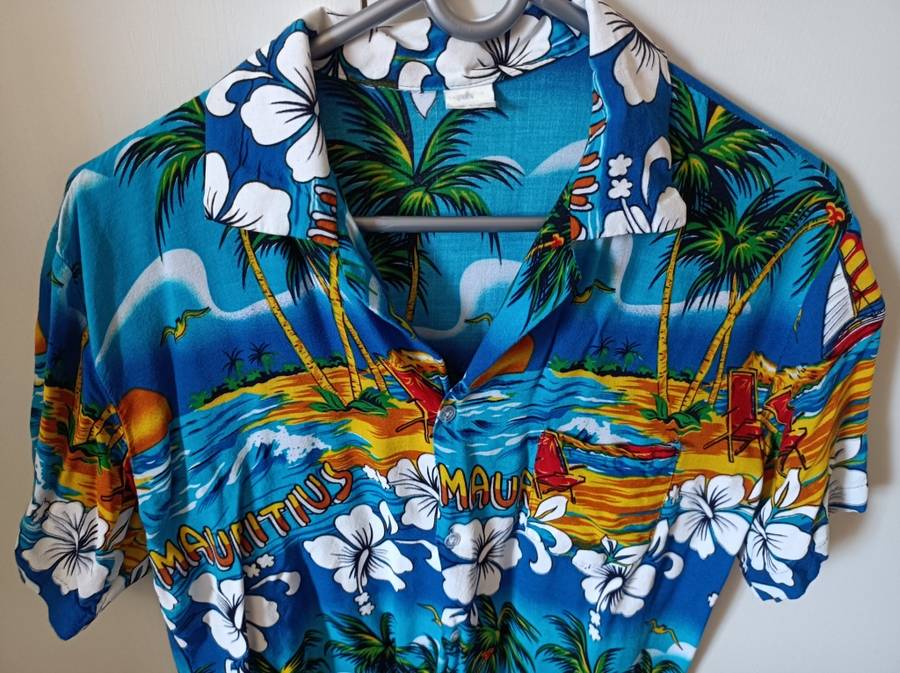 Beach shirt from Mauritius 100% cotton - very load styling