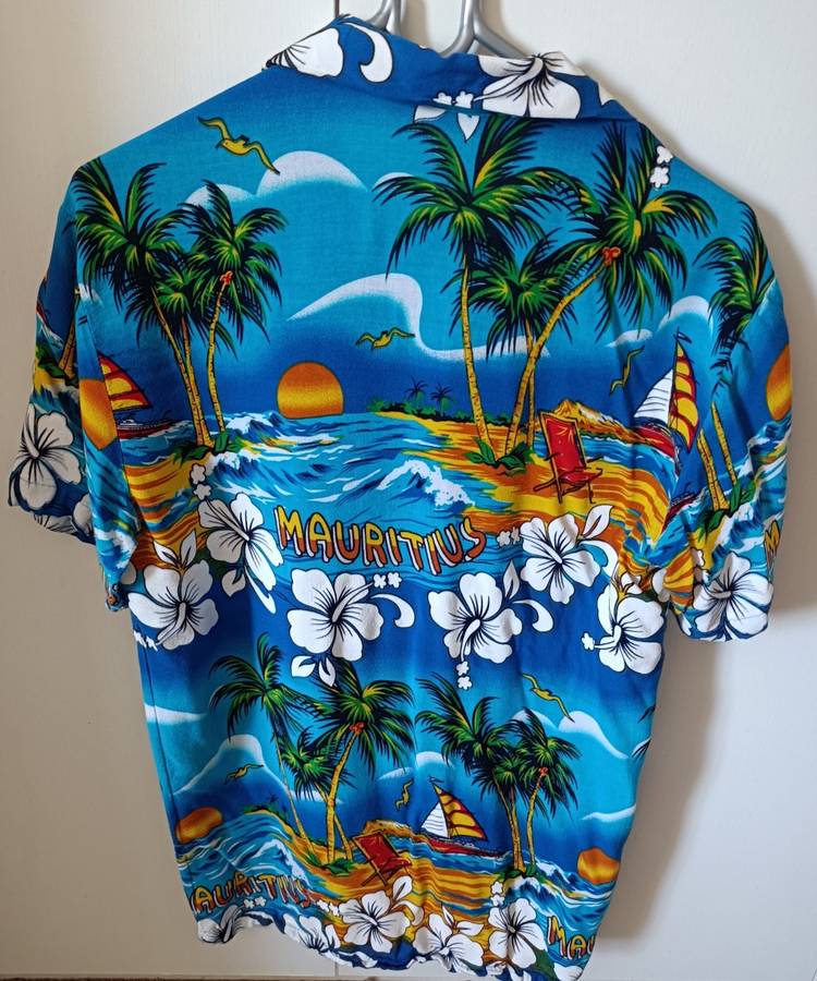 Beach shirt from Mauritius 100% cotton - very load styling