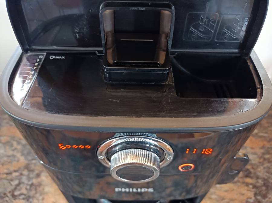 Philips Grind and Brew coffee machine HD7762