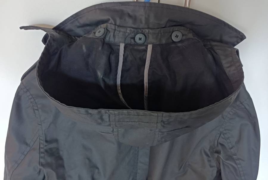Truworths Man rain jacket in size XL. Double breasted, removeable hood