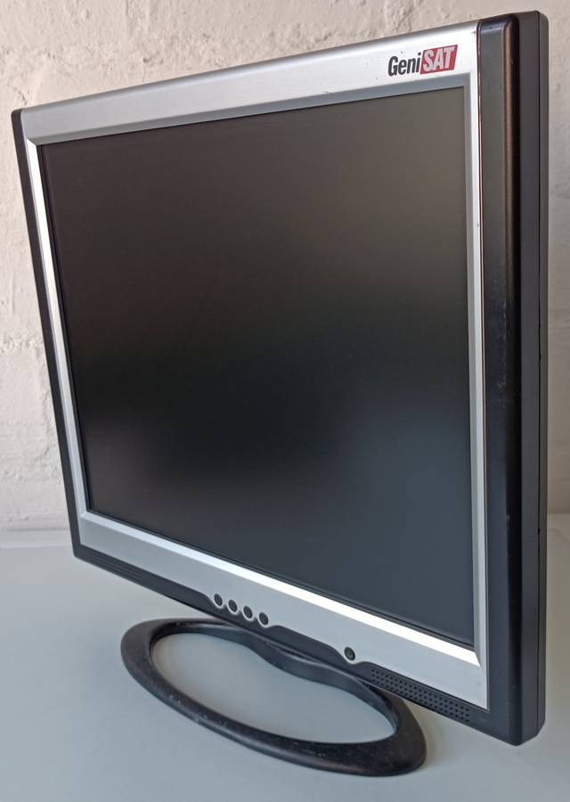 GeniSAT 17` LCD monitor | Model 7005L | Power adapter included | Amazing tilt angles | VGA + Audio
