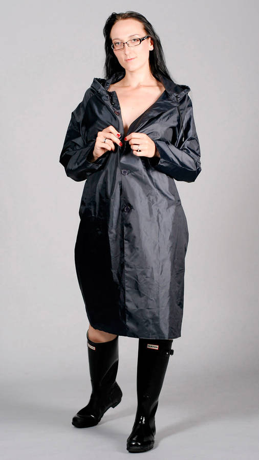 Navy vintage nylon raincoat made from lightweight taffeta coated nylon | 92CM