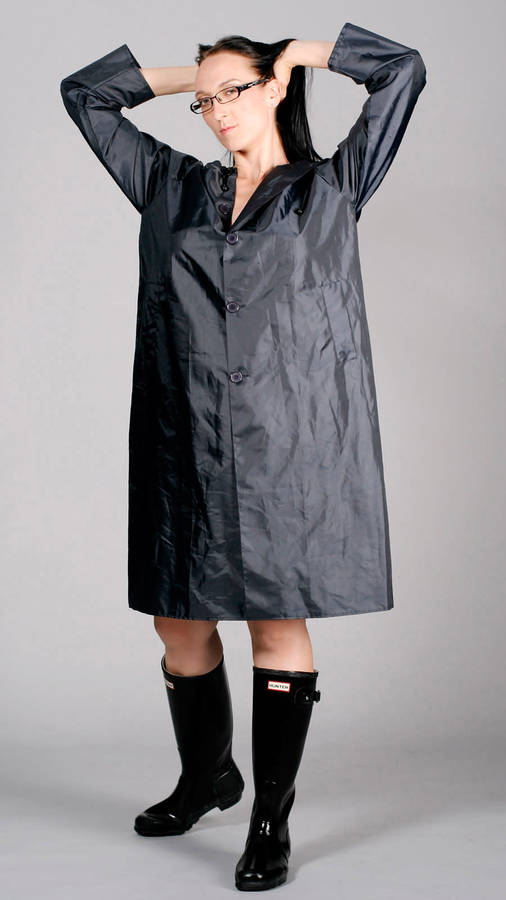Navy vintage nylon raincoat made from lightweight taffeta coated nylon | 92CM