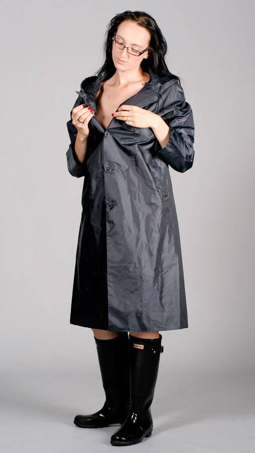 Navy vintage nylon raincoat made from lightweight taffeta coated nylon | 92CM