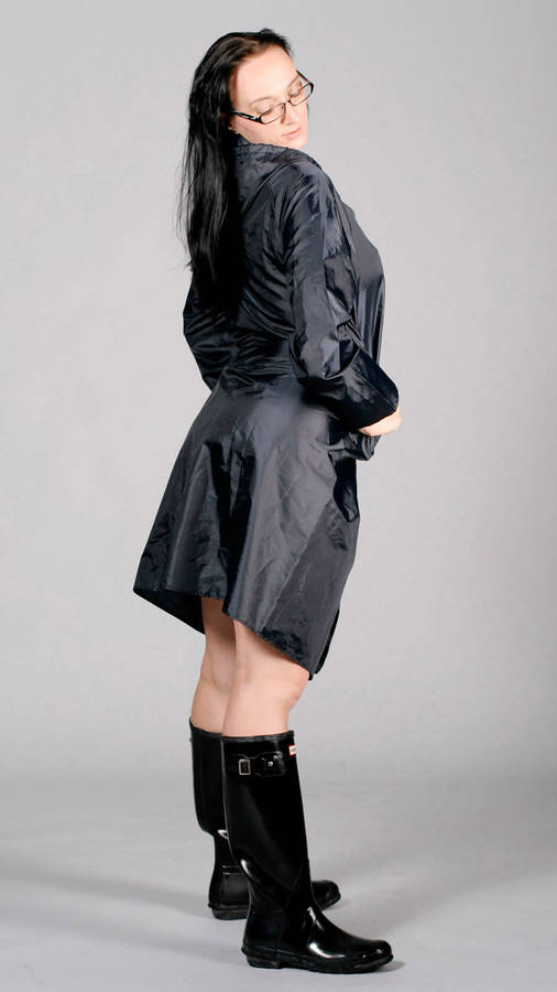 Navy vintage nylon raincoat made from lightweight taffeta coated nylon | 92CM