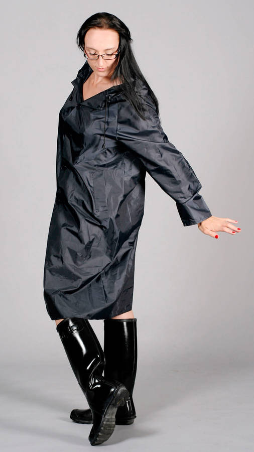 Navy vintage nylon raincoat made from lightweight taffeta coated nylon | 92CM