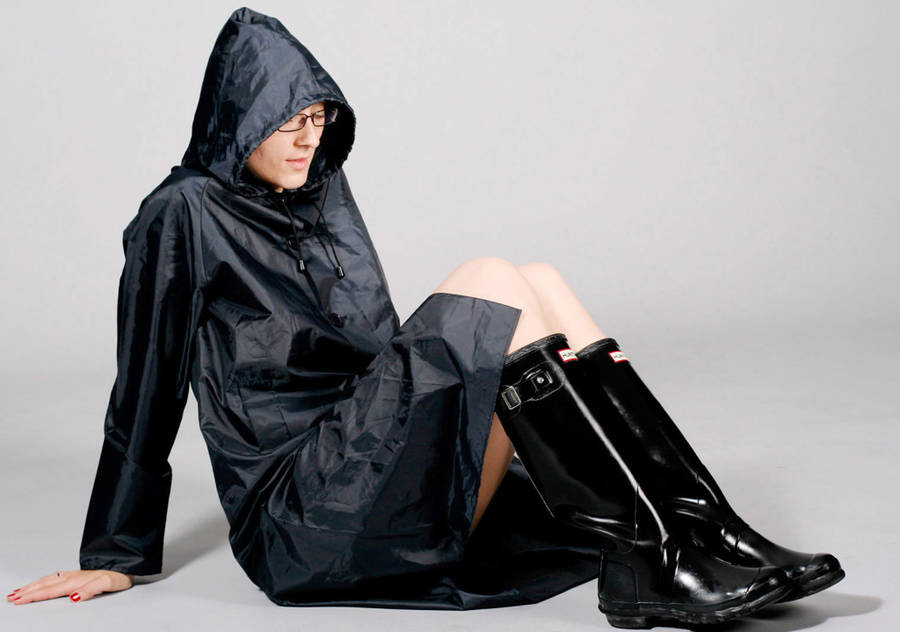 Navy vintage nylon raincoat made from lightweight taffeta coated nylon | 92CM