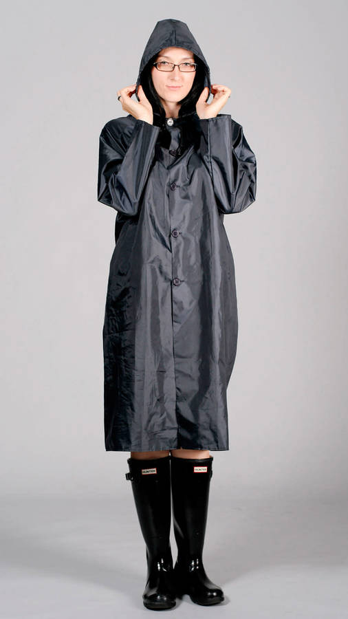 Navy vintage nylon raincoat made from lightweight taffeta coated nylon | 92CM