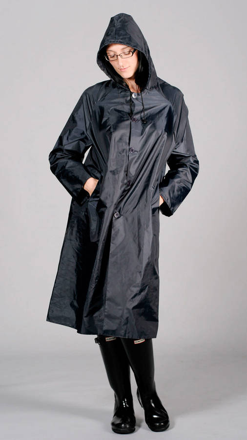 Navy vintage nylon raincoat made from lightweight taffeta coated nylon | 92CM