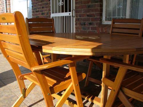 Wood@ease Caprivi 6 Seater Round Table and 4 chairs