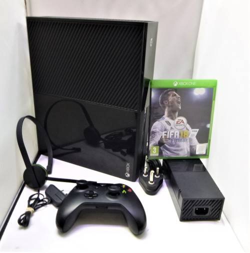 XBOX ONE 500GIG ONE REMOTE + HEAD SET + FIFA 2018