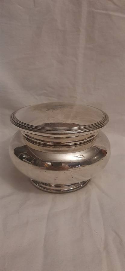 **  Early 20 Century : Derby English Silverplate E.P.N.S Tea Caddie (11 cm).**