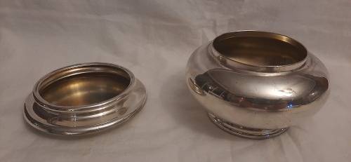 **  Early 20 Century : Derby English Silverplate E.P.N.S Tea Caddie (11 cm).**