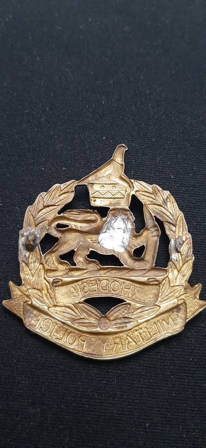 ** Rhodesian Bush War: Corps of Military Police Brass Cap Badge.**