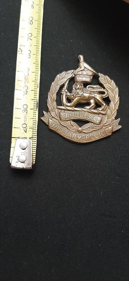** Rhodesian Bush War: Corps of Military Police Brass Cap Badge.**