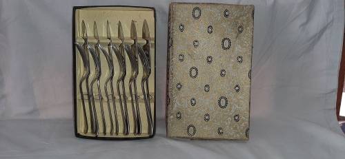 ** STUNNING- 1930s `Kings Pattern` Engraved Nickel Silver Fish Cutlery Set in Box (Sheffield).**