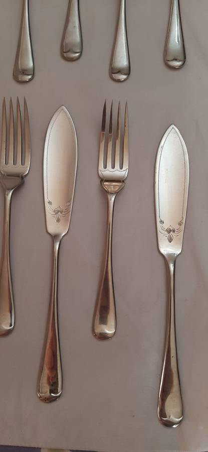** STUNNING- 1930s `Kings Pattern` Engraved Nickel Silver Fish Cutlery Set in Box (Sheffield).**