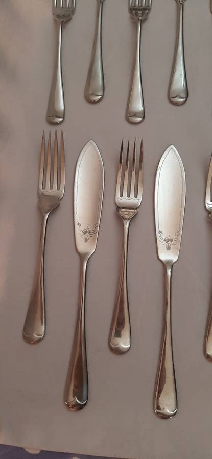 ** STUNNING- 1930s `Kings Pattern` Engraved Nickel Silver Fish Cutlery Set in Box (Sheffield).**