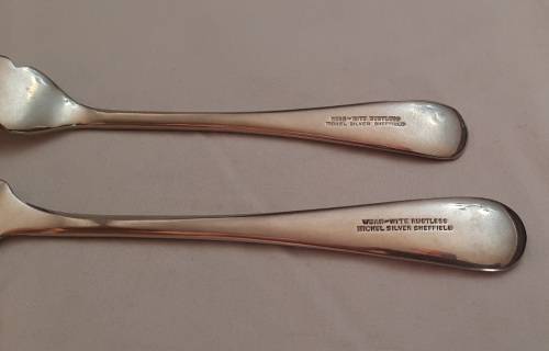 ** STUNNING- 1930s `Kings Pattern` Engraved Nickel Silver Fish Cutlery Set in Box (Sheffield).**