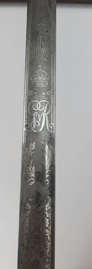 ** WWI  KGV British 1897 Pattern Infantry Officer`s Sword w/ Scabbard.**