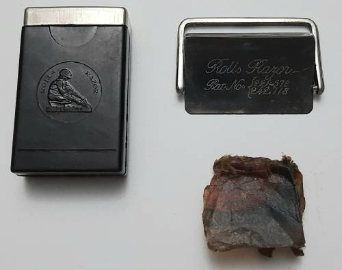 ** RARE : WWI (1914-1918) British ` Rolls Razor ` Sheffield Steel Trench Pocket Razor in Case.**