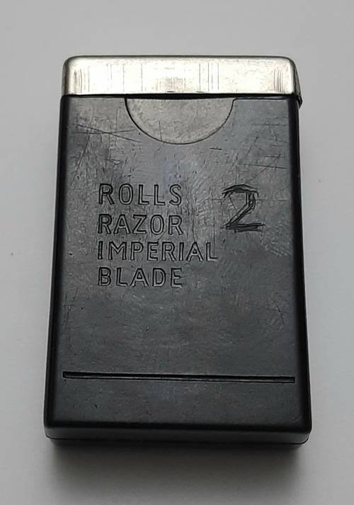 ** RARE : WWI (1914-1918) British ` Rolls Razor ` Sheffield Steel Trench Pocket Razor in Case.**