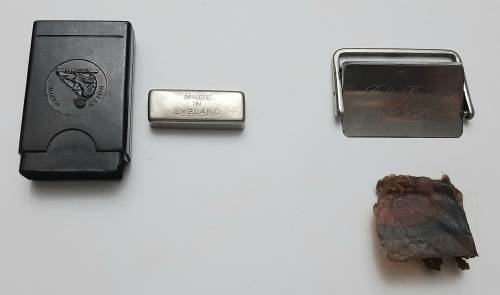 ** RARE : WWI (1914-1918) British ` Rolls Razor ` Sheffield Steel Trench Pocket Razor in Case.**