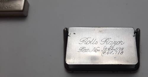 ** RARE : WWI (1914-1918) British ` Rolls Razor ` Sheffield Steel Trench Pocket Razor in Case.**