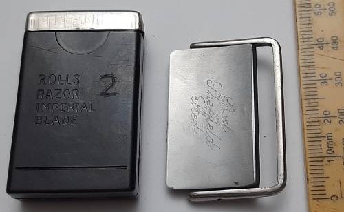 ** RARE : WWI (1914-1918) British ` Rolls Razor ` Sheffield Steel Trench Pocket Razor in Case.**