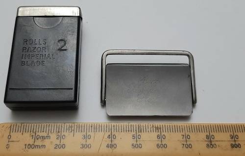 ** RARE : WWI (1914-1918) British ` Rolls Razor ` Sheffield Steel Trench Pocket Razor in Case.**