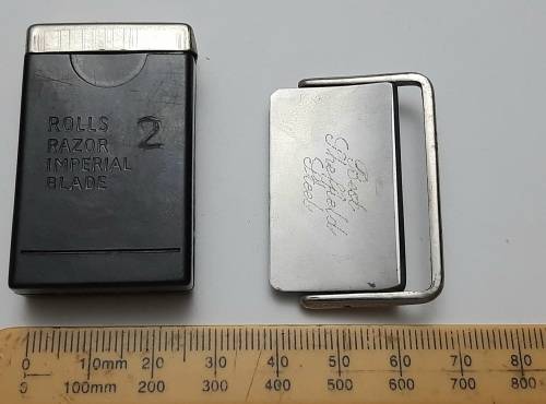 ** RARE : WWI (1914-1918) British ` Rolls Razor ` Sheffield Steel Trench Pocket Razor in Case.**