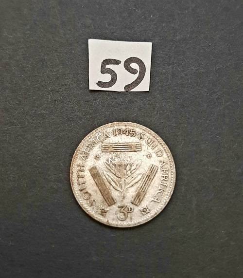 ** 1945 South Africa Silver 3 Pence Coin #59  (F).**