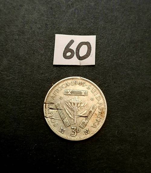 ** 1945 South Africa Silver 3 Pence Coin #60   (F).**