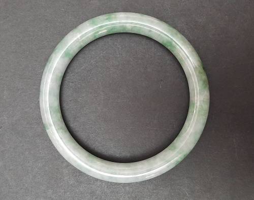 ** STUNNING: Late 19th Century Chinese `Moss-in-Snow` White Jade Bangle ( 7 cm Diam.)**