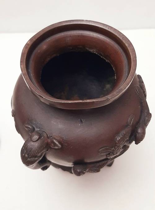 ** STUNNING: Mid-20th Century Chinese Bronze Censer w/ Qilin Finial (22,5 cm).**