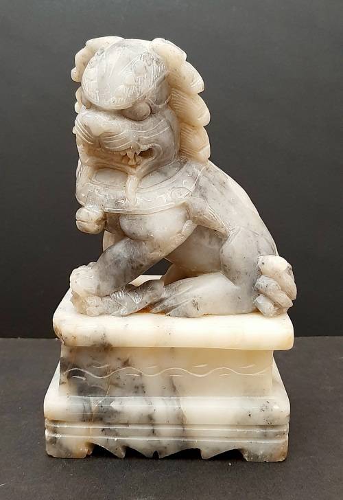 STUNNING : Grey Marble Foo Dog Statuette (18cm x11cm)