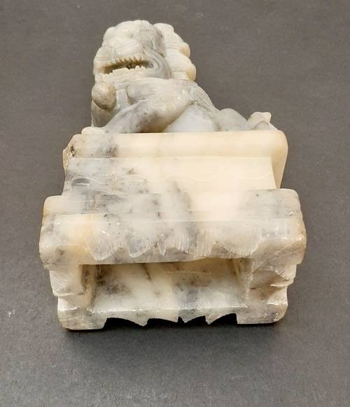 STUNNING : Grey Marble Foo Dog Statuette (18cm x11cm)